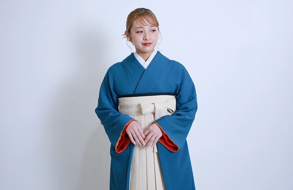 富山のキモノコアラのスタジオで振袖をレンタルして前撮りの撮影を行なった20歳の女の子