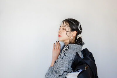 富山のキモノコアラのスタジオで振袖をレンタルして前撮りの撮影を行なった20歳の女の子