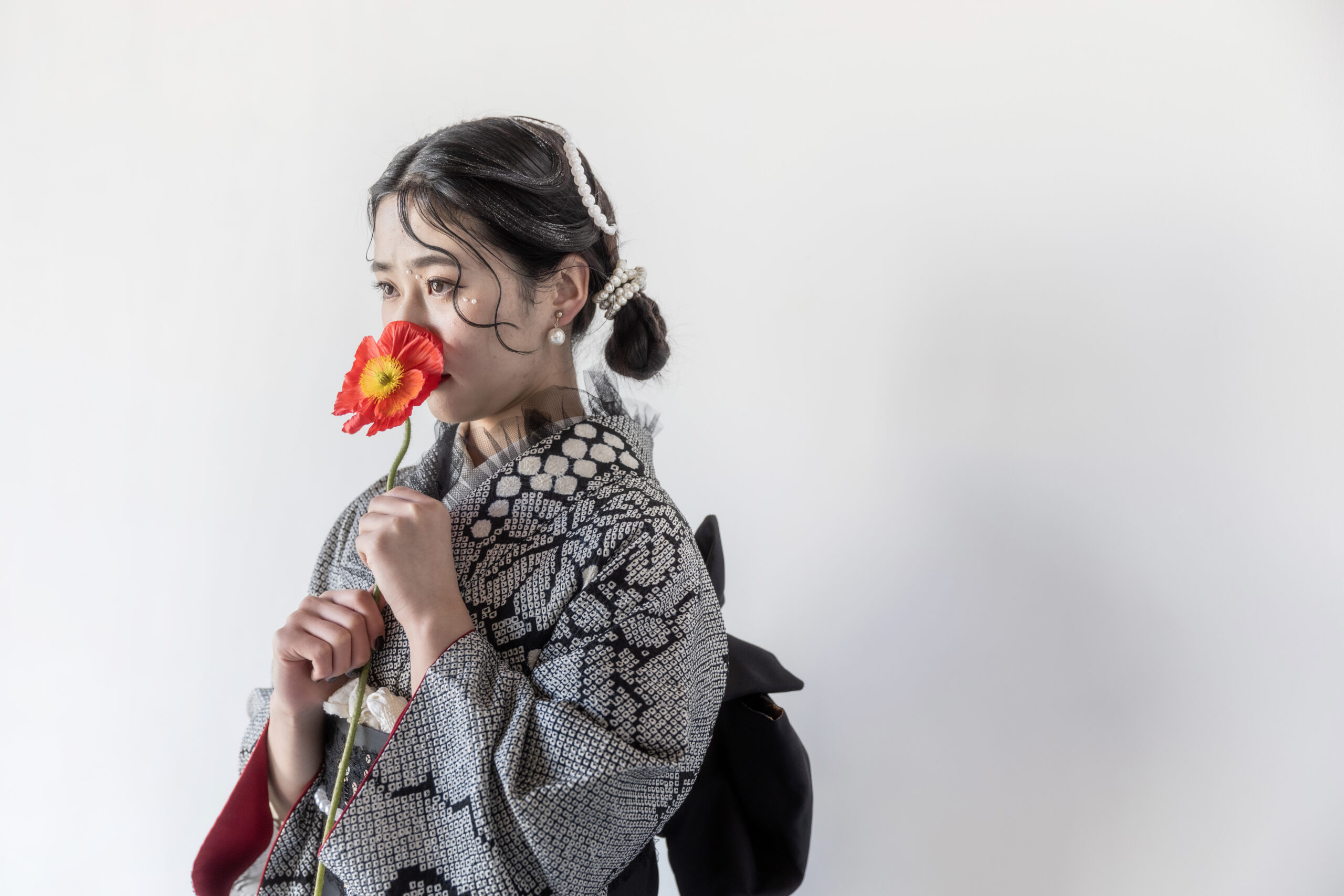 富山のキモノコアラのスタジオで振袖をレンタルして前撮りの撮影を行なった20歳の女の子