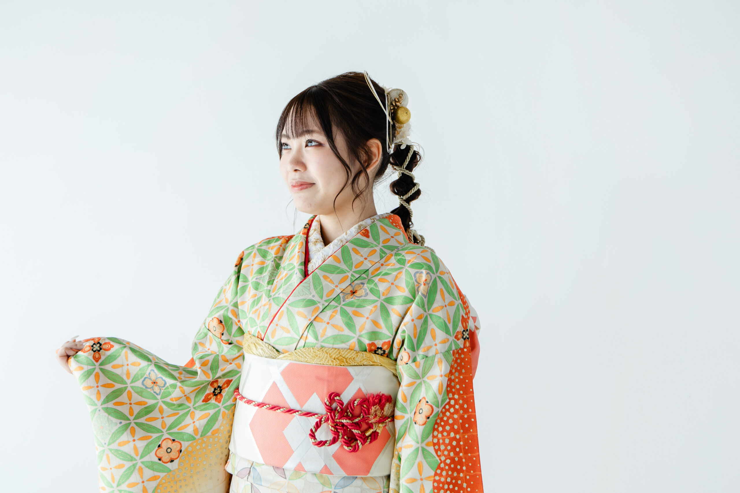 富山のキモノコアラのスタジオで振袖をレンタルして前撮りの撮影を行なった20歳の女の子
