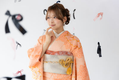 富山のキモノコアラのスタジオで振袖をレンタルして前撮りの撮影を行なった20歳の女の子