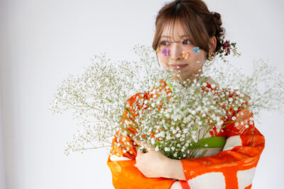 富山のキモノコアラのスタジオで振袖をレンタルして前撮りの撮影を行なった20歳の女の子