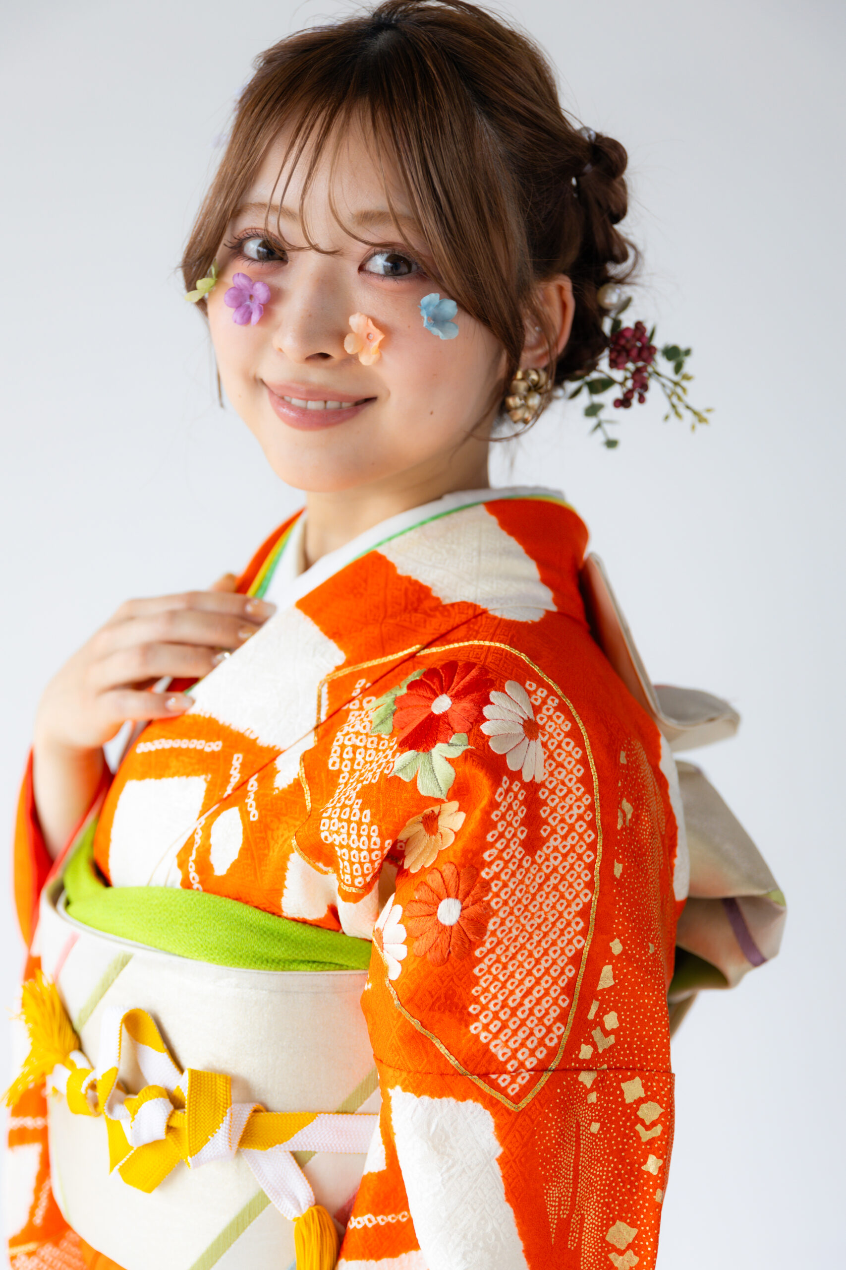 富山のキモノコアラのスタジオで振袖をレンタルして前撮りの撮影を行なった20歳の女の子