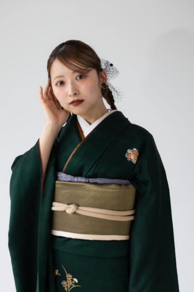 富山のキモノコアラのスタジオで振袖をレンタルして前撮りの撮影を行なった20歳の女の子