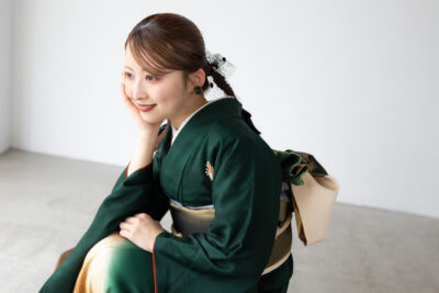 富山のキモノコアラのスタジオで振袖をレンタルして前撮りの撮影を行なった20歳の女の子