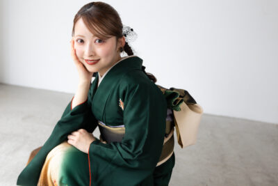 富山のキモノコアラのスタジオで振袖をレンタルして前撮りの撮影を行なった20歳の女の子