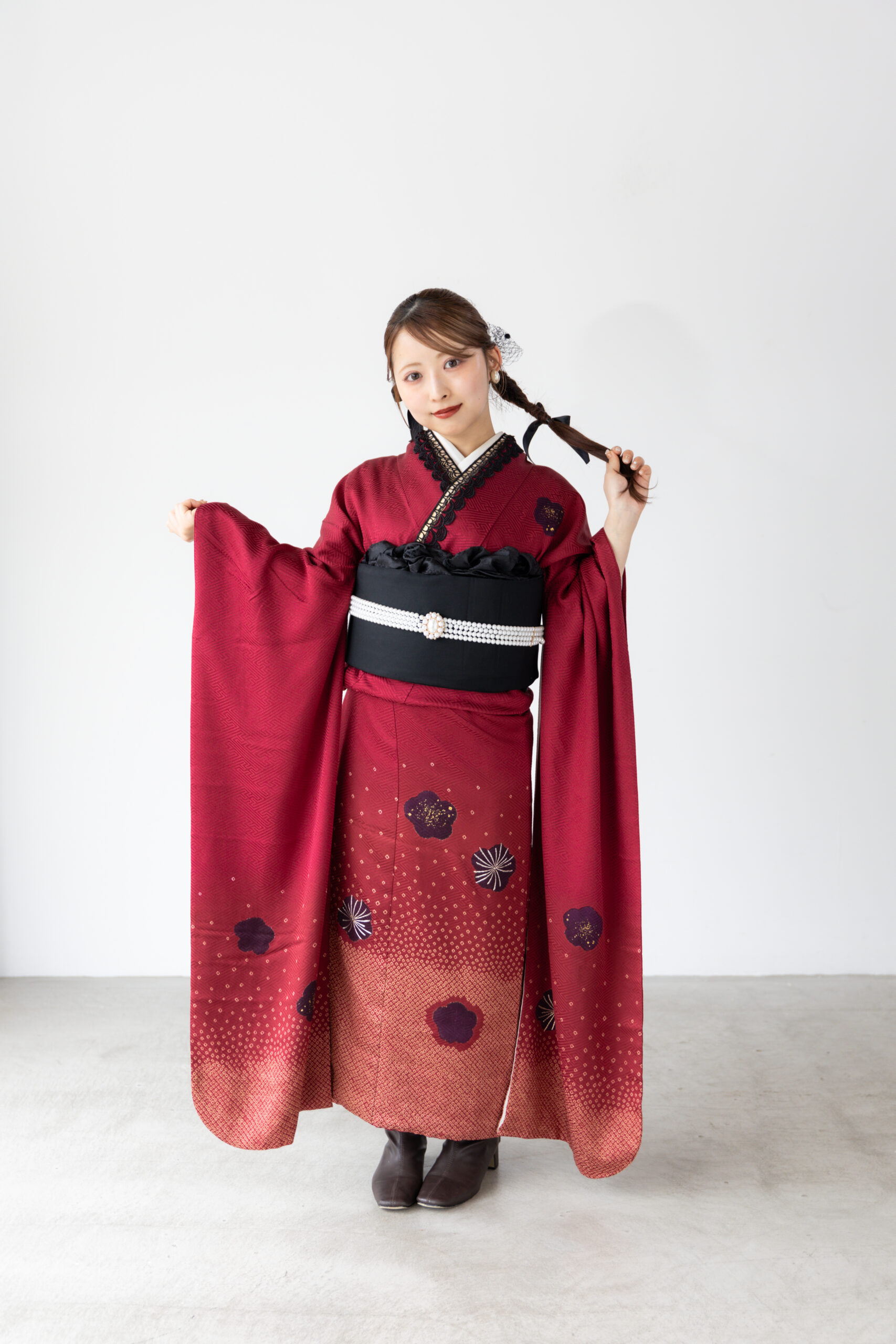 富山のキモノコアラのスタジオで振袖をレンタルして前撮りの撮影を行なった20歳の女の子