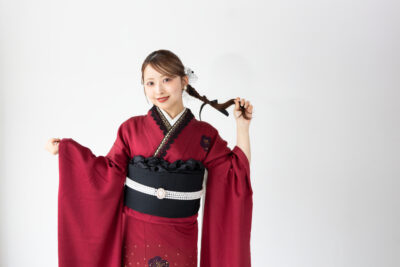富山のキモノコアラのスタジオで振袖をレンタルして前撮りの撮影を行なった20歳の女の子