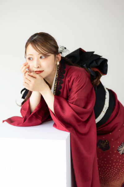 富山のキモノコアラのスタジオで振袖をレンタルして前撮りの撮影を行なった20歳の女の子