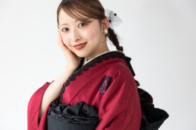 富山のキモノコアラのスタジオで振袖をレンタルして前撮りの撮影を行なった20歳の女の子