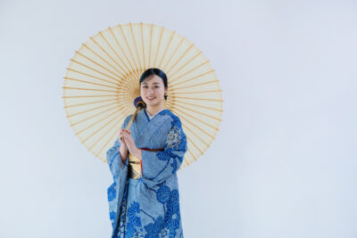富山のキモノコアラのスタジオで振袖をレンタルして前撮りの撮影を行なった20歳の女の子
