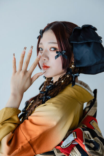 富山のキモノコアラのスタジオで振袖をレンタルして前撮りの撮影を行なった20歳の女の子