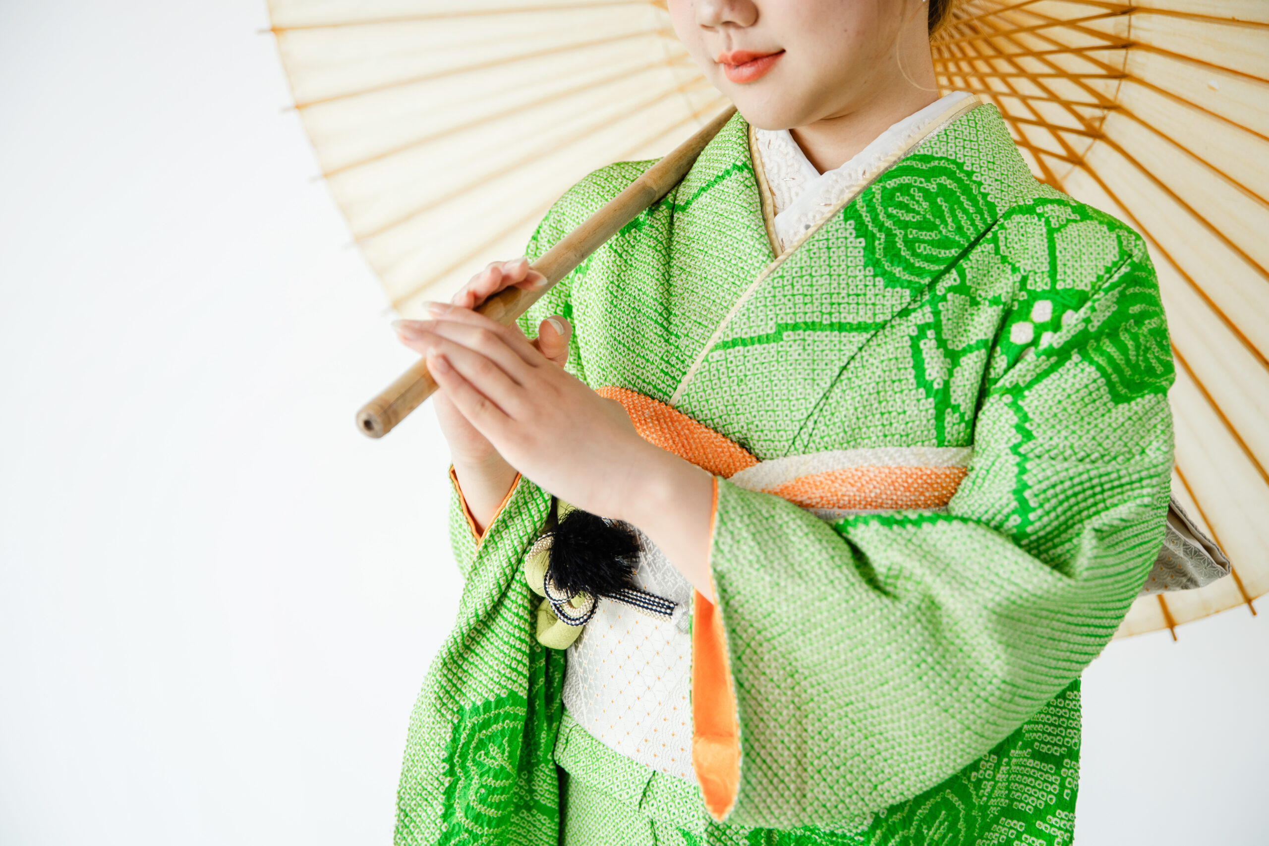 富山のキモノコアラのスタジオで振袖をレンタルして前撮りの撮影を行なった20歳の女の子