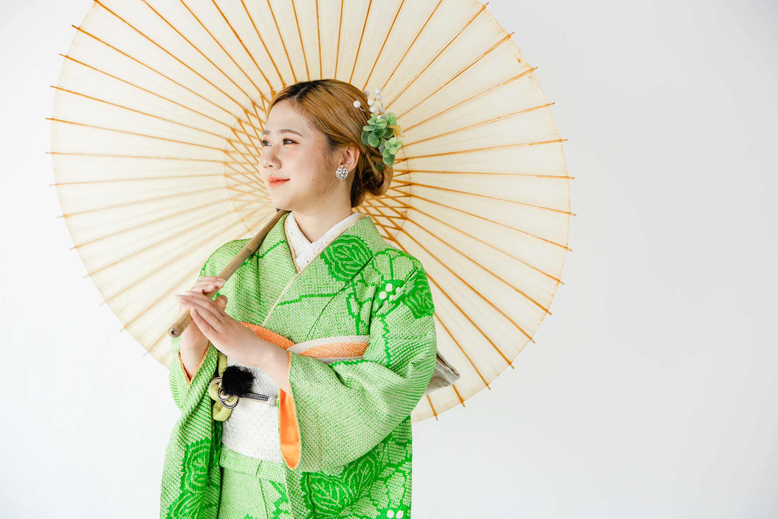 富山のキモノコアラのスタジオで振袖をレンタルして前撮りの撮影を行なった20歳の女の子