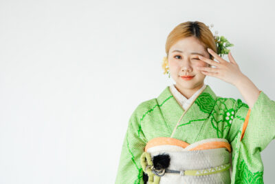 富山のキモノコアラのスタジオで振袖をレンタルして前撮りの撮影を行なった20歳の女の子