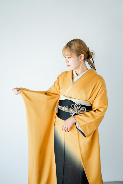 富山のキモノコアラのスタジオで振袖をレンタルして前撮りの撮影を行なった20歳の女の子
