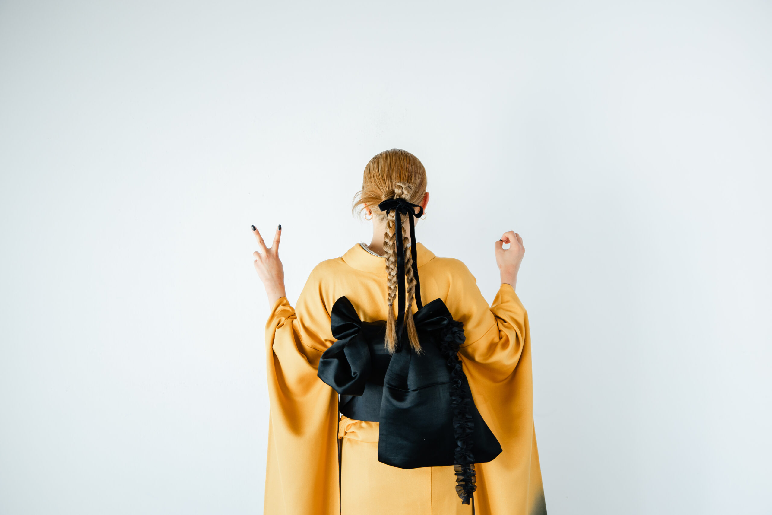 富山のキモノコアラのスタジオで振袖をレンタルして前撮りの撮影を行なった20歳の女の子