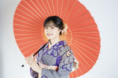 富山のキモノコアラのスタジオで振袖をレンタルして前撮りの撮影を行なった20歳の女の子