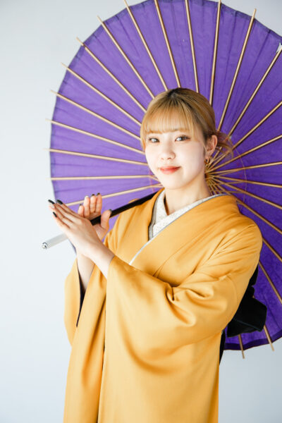 富山のキモノコアラのスタジオで振袖をレンタルして前撮りの撮影を行なった20歳の女の子