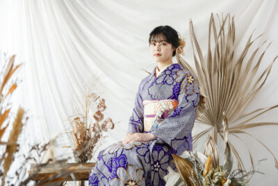 富山のキモノコアラのスタジオで振袖をレンタルして前撮りの撮影を行なった20歳の女の子