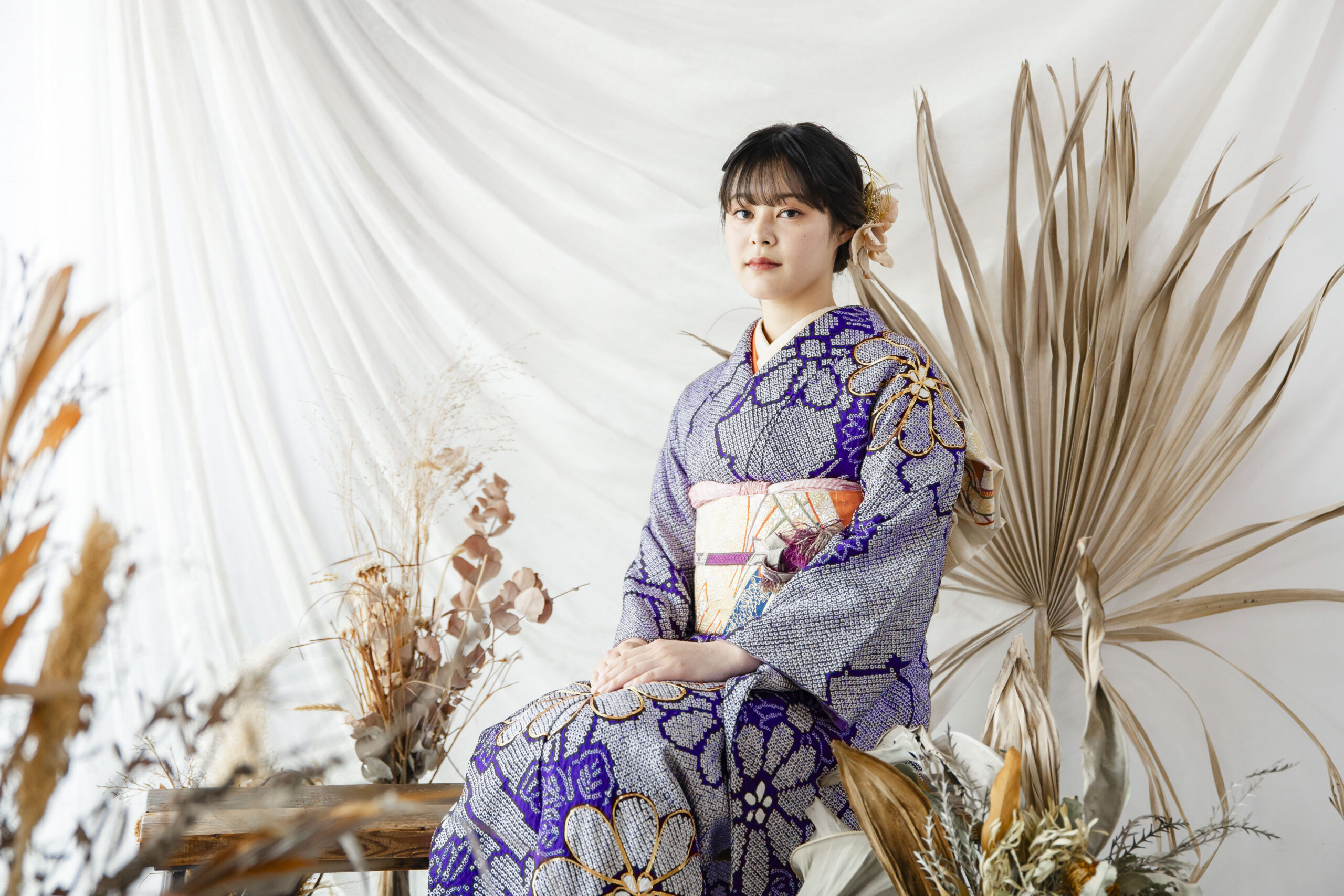 富山のキモノコアラのスタジオで振袖をレンタルして前撮りの撮影を行なった20歳の女の子