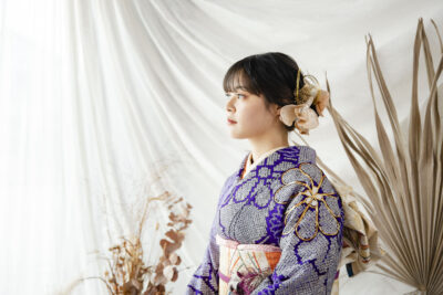 富山のキモノコアラのスタジオで振袖をレンタルして前撮りの撮影を行なった20歳の女の子
