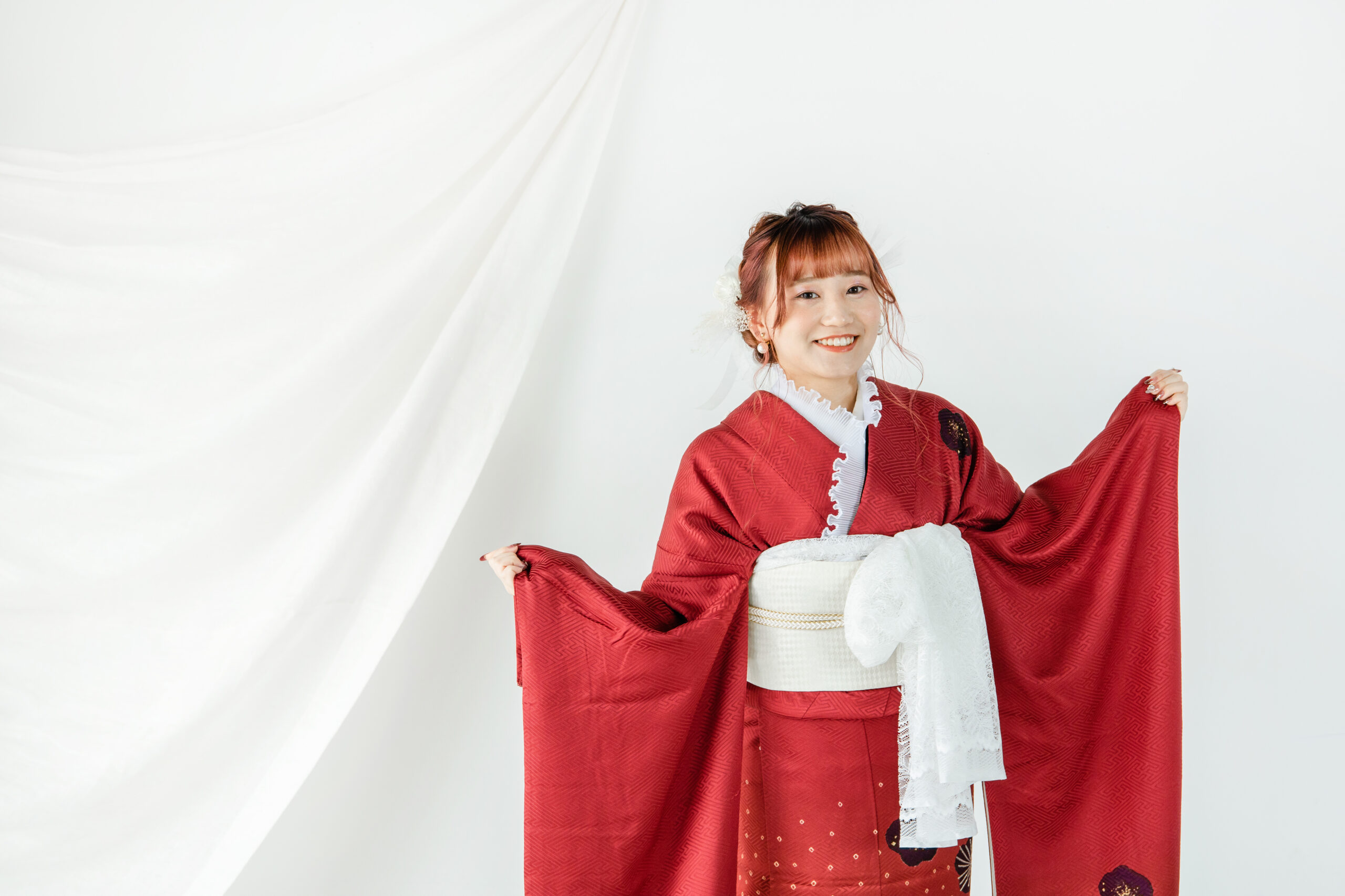 富山のキモノコアラのスタジオで振袖をレンタルして前撮りの撮影を行なった20歳の女の子