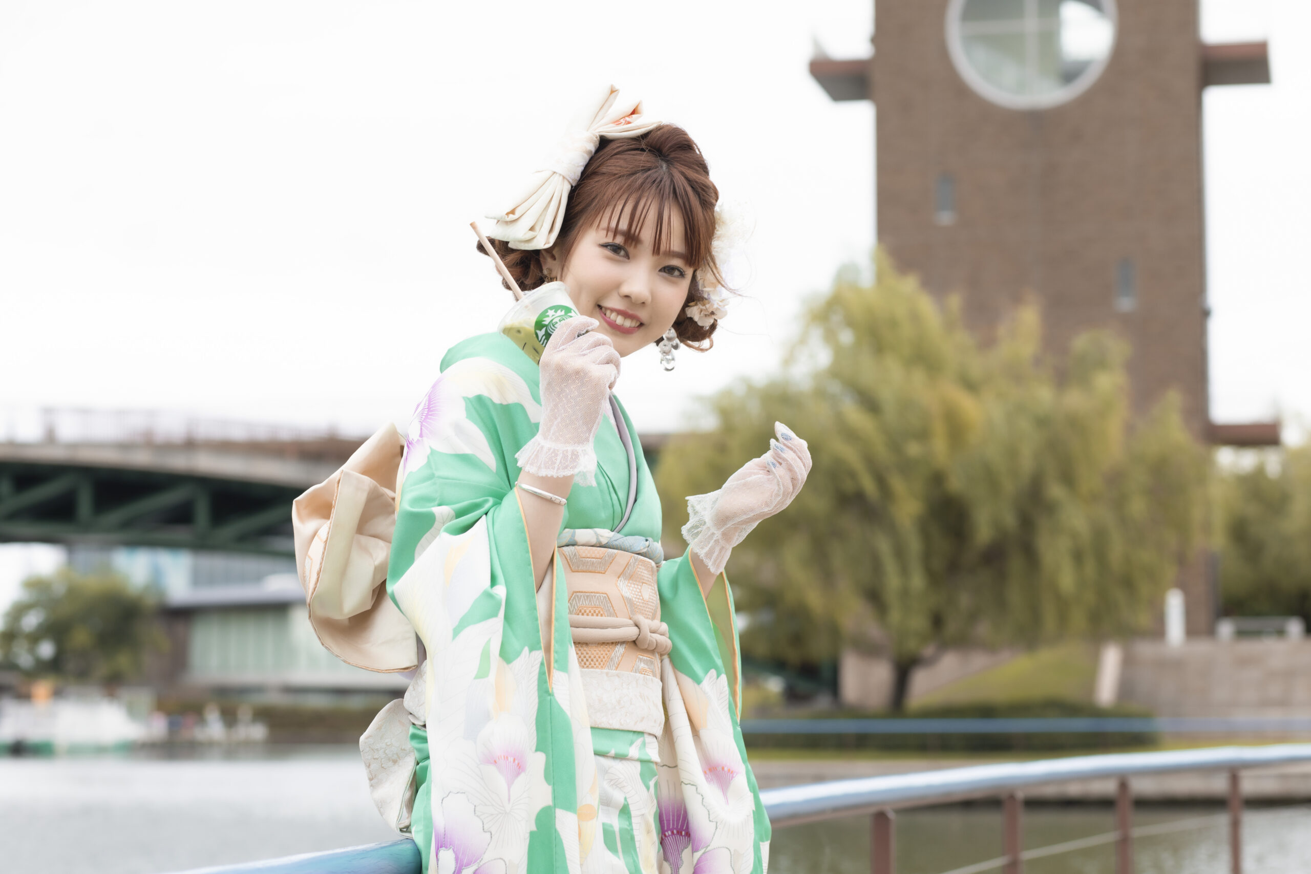 富山のキモノコアラのスタジオで振袖をレンタルして前撮りの撮影を行なった20歳の女の子