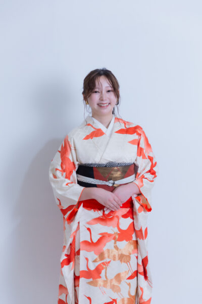 富山のキモノコアラのスタジオで振袖をレンタルして前撮りの撮影を行なった20歳の女の子