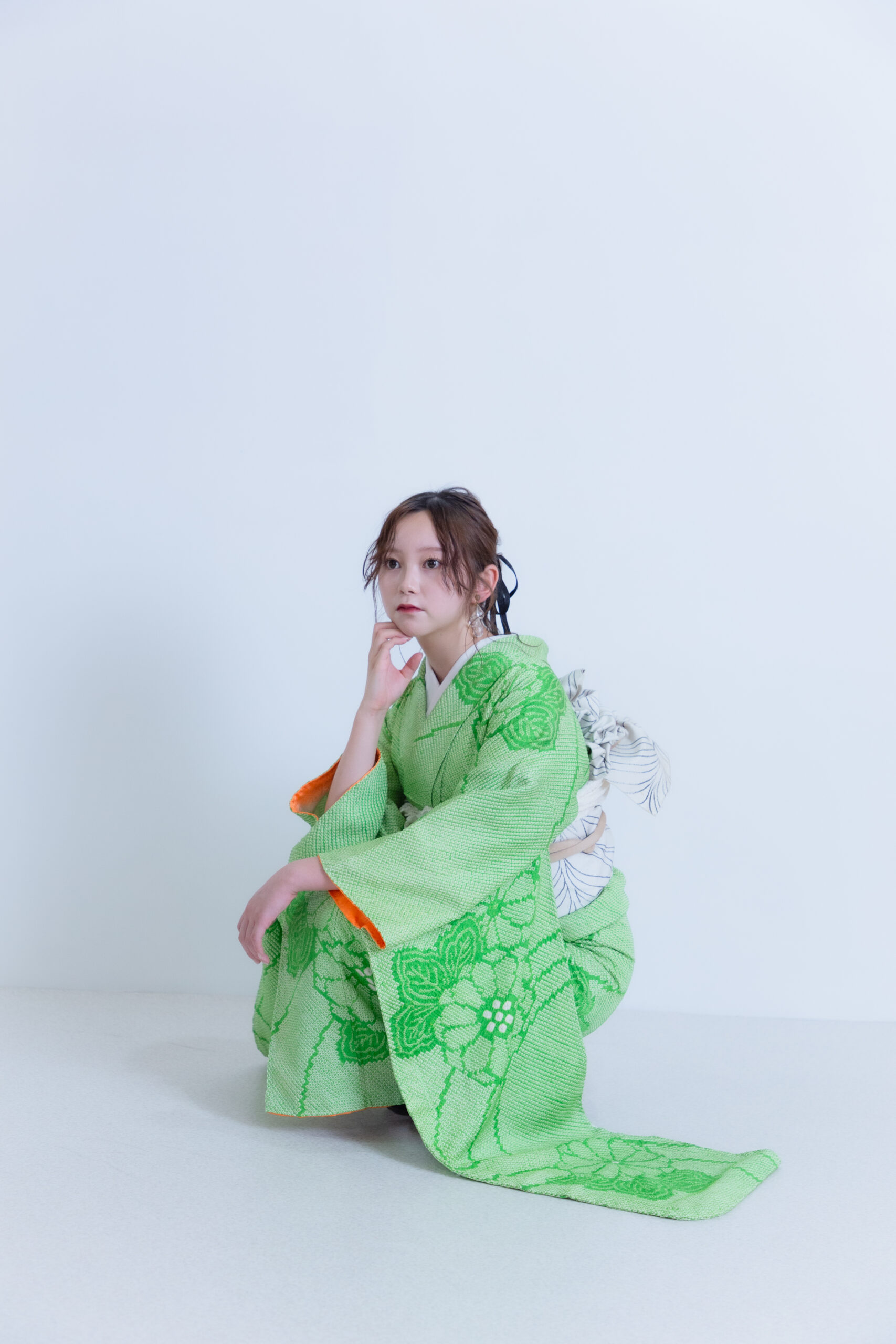 富山のキモノコアラのスタジオで振袖をレンタルして前撮りの撮影を行なった20歳の女の子