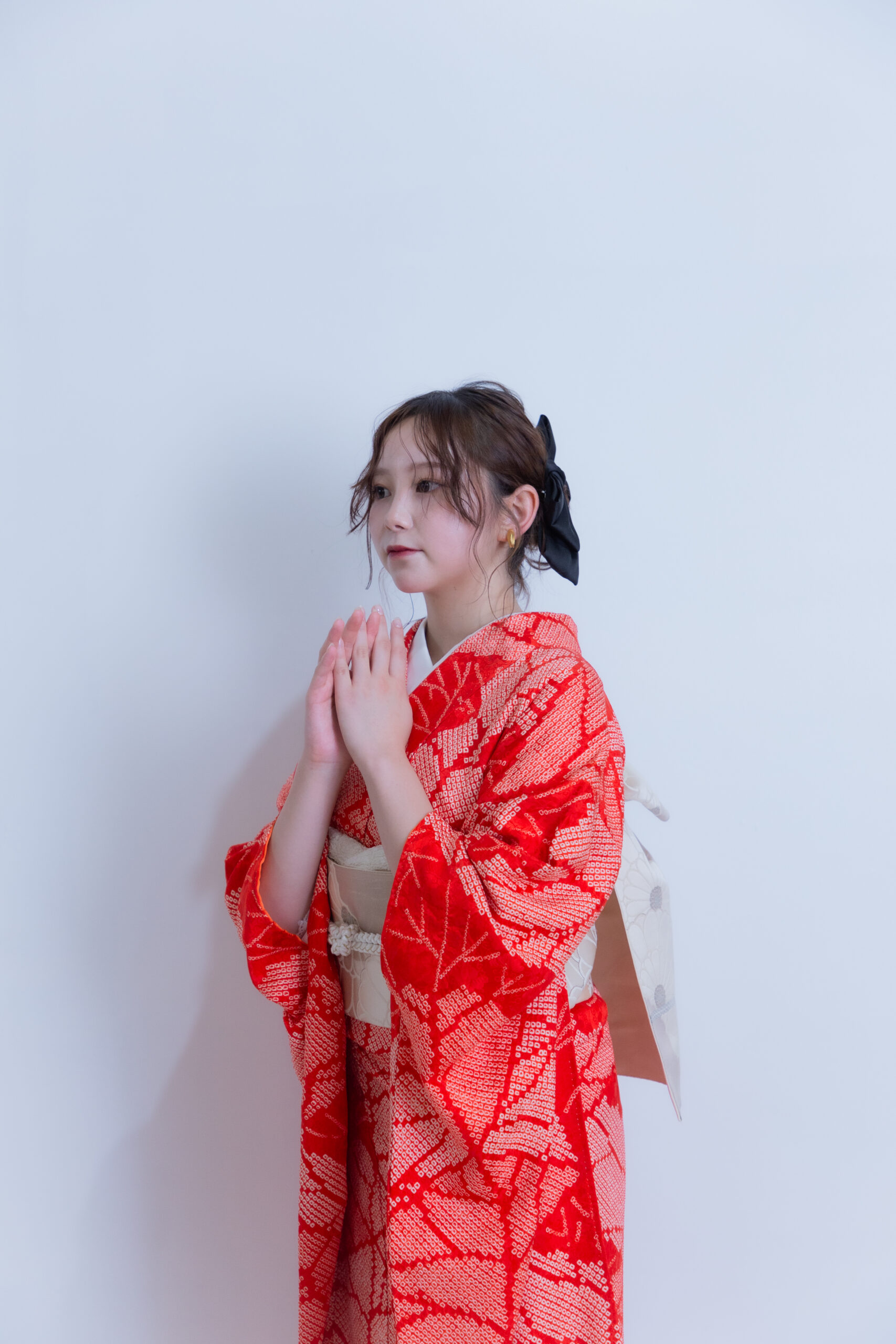 富山のキモノコアラのスタジオで振袖をレンタルして前撮りの撮影を行なった20歳の女の子