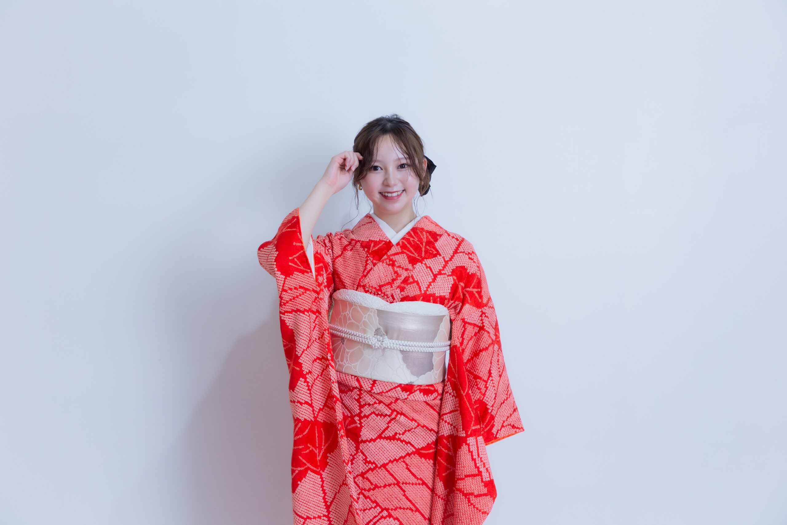 富山のキモノコアラのスタジオで振袖をレンタルして前撮りの撮影を行なった20歳の女の子