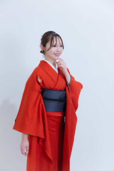 富山のキモノコアラのスタジオで振袖をレンタルして前撮りの撮影を行なった20歳の女の子
