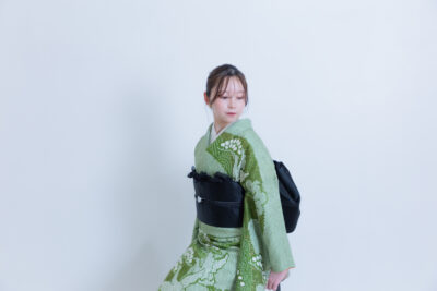 富山のキモノコアラのスタジオで振袖をレンタルして前撮りの撮影を行なった20歳の女の子