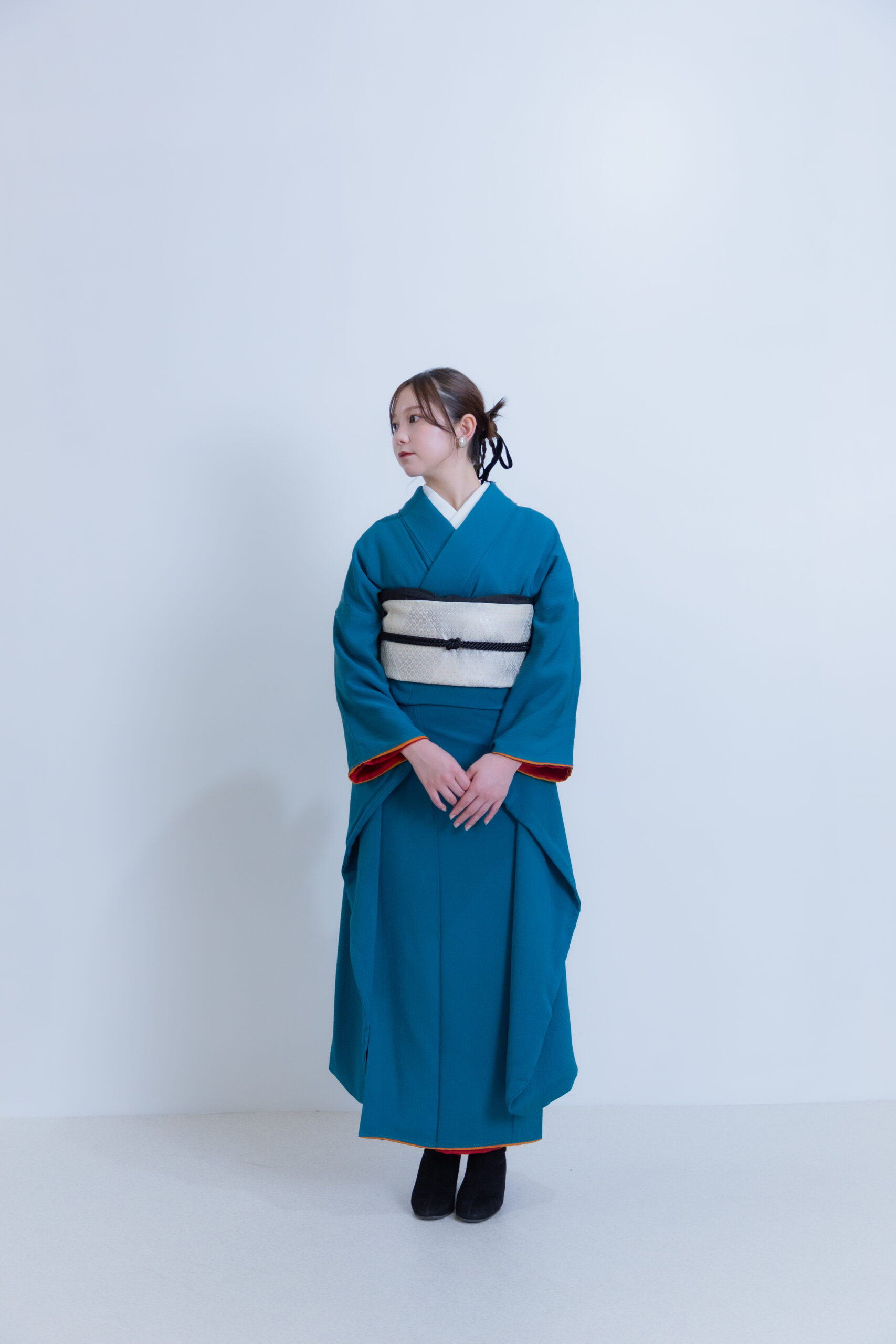 富山のキモノコアラのスタジオで振袖をレンタルして前撮りの撮影を行なった20歳の女の子