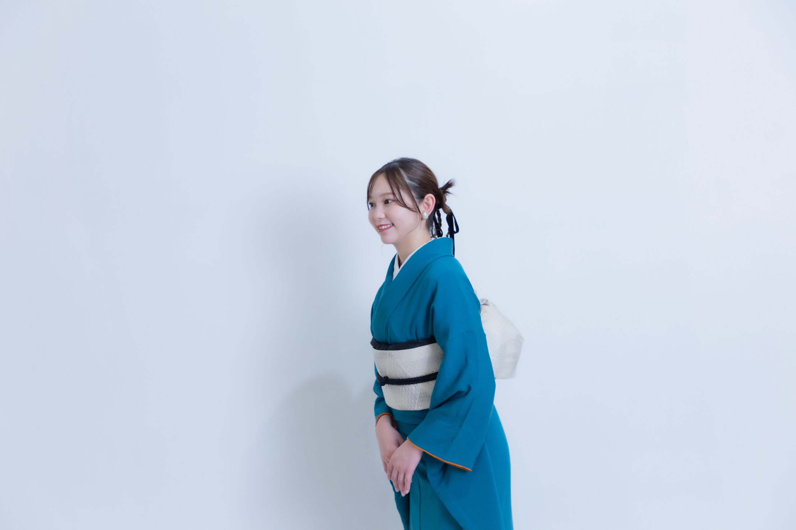 富山のキモノコアラのスタジオで振袖をレンタルして前撮りの撮影を行なった20歳の女の子
