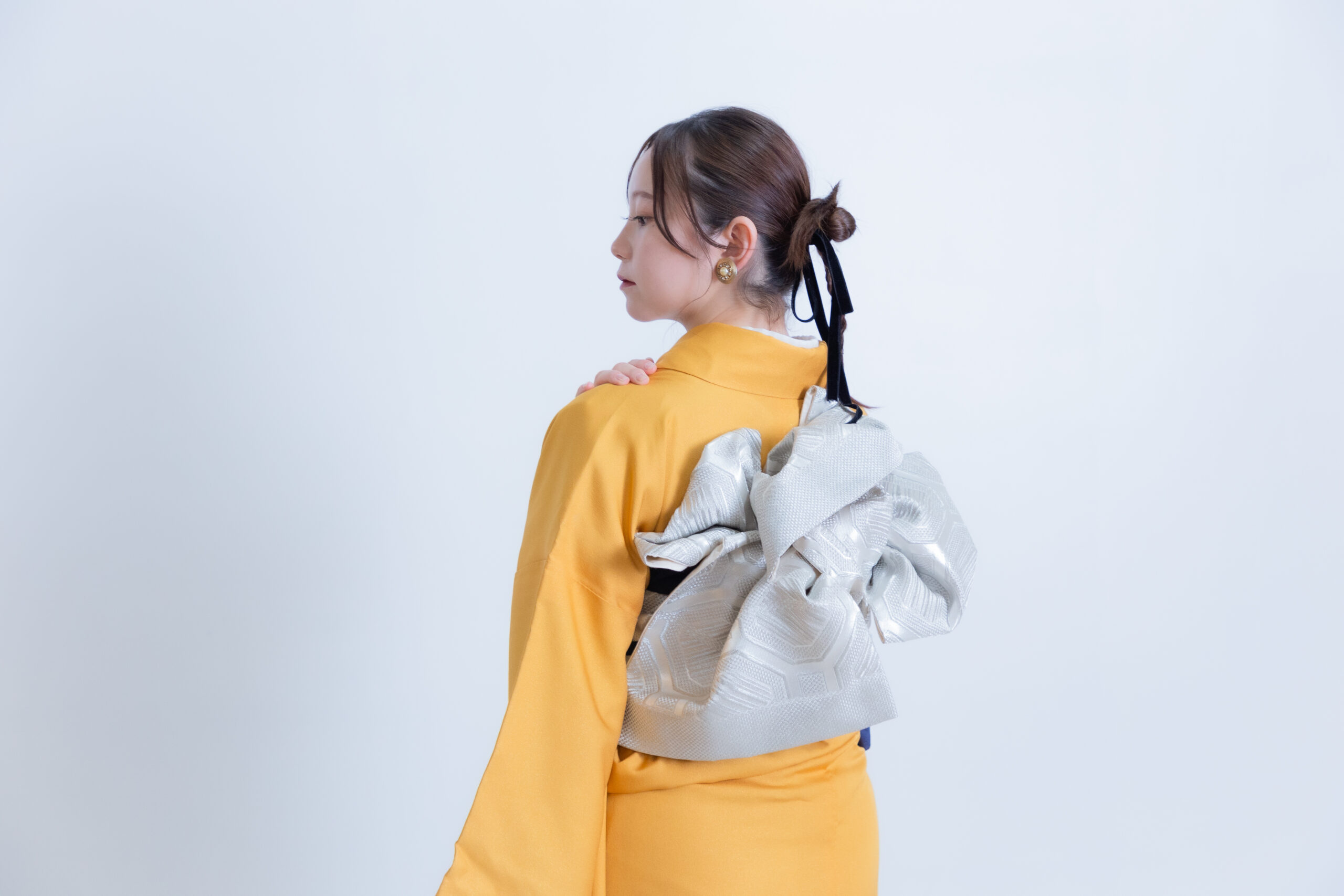 富山のキモノコアラのスタジオで振袖をレンタルして前撮りの撮影を行なった20歳の女の子