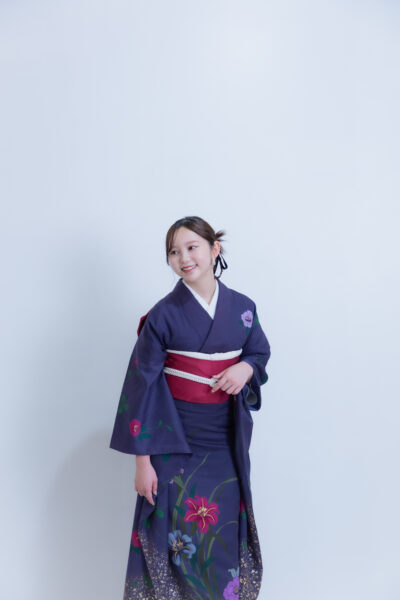 富山のキモノコアラのスタジオで振袖をレンタルして前撮りの撮影を行なった20歳の女の子