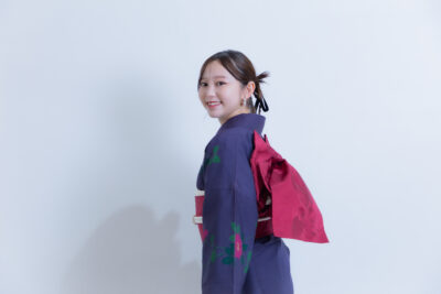 富山のキモノコアラのスタジオで振袖をレンタルして前撮りの撮影を行なった20歳の女の子
