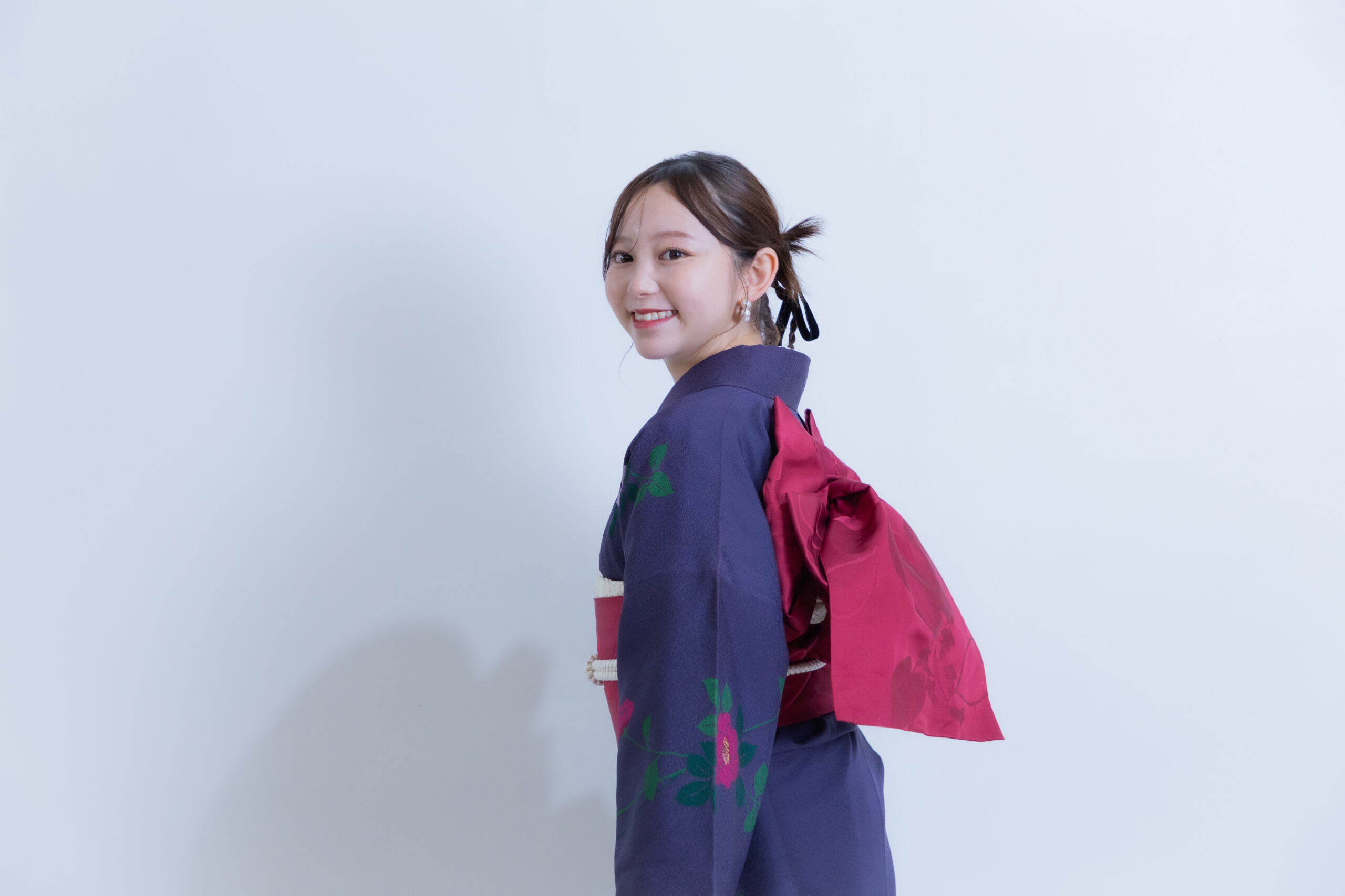富山のキモノコアラのスタジオで振袖をレンタルして前撮りの撮影を行なった20歳の女の子