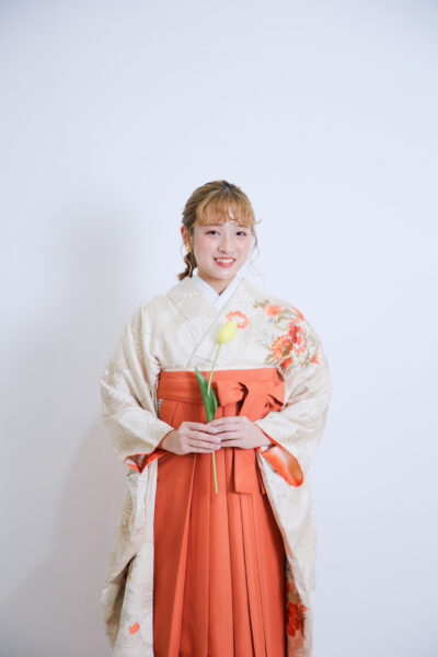 富山のキモノコアラのスタジオで振袖をレンタルして前撮りの撮影を行なった20歳の女の子