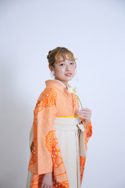 富山のキモノコアラのスタジオで振袖をレンタルして前撮りの撮影を行なった20歳の女の子