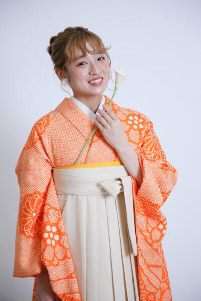 富山のキモノコアラのスタジオで振袖をレンタルして前撮りの撮影を行なった20歳の女の子