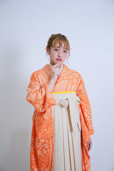 富山のキモノコアラのスタジオで振袖をレンタルして前撮りの撮影を行なった20歳の女の子