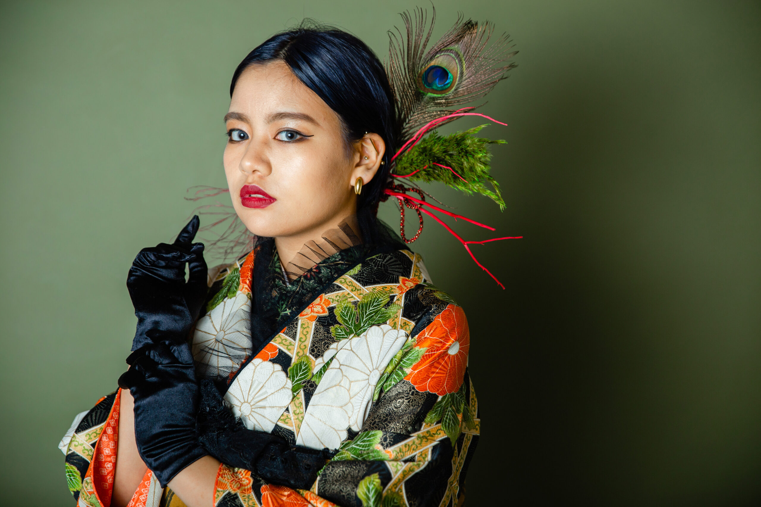 富山のキモノコアラのスタジオで振袖をレンタルして前撮りの撮影を行なった20歳の女の子