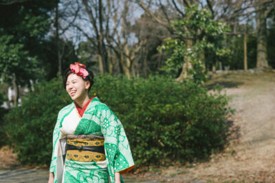 富山のキモノコアラのスタジオで振袖をレンタルして前撮りの撮影を行なった20歳の女の子