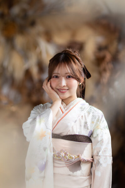 富山のキモノコアラのスタジオで振袖をレンタルして前撮りの撮影を行なった20歳の女の子