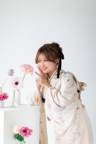 富山のキモノコアラのスタジオで振袖をレンタルして前撮りの撮影を行なった20歳の女の子