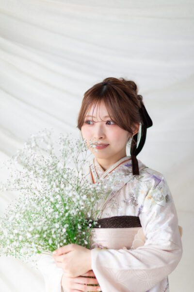 富山のキモノコアラのスタジオで振袖をレンタルして前撮りの撮影を行なった20歳の女の子