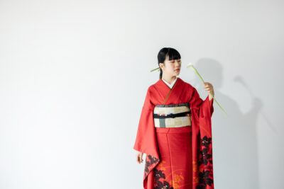 富山のキモノコアラのスタジオで振袖をレンタルして前撮りの撮影を行なった20歳の女の子